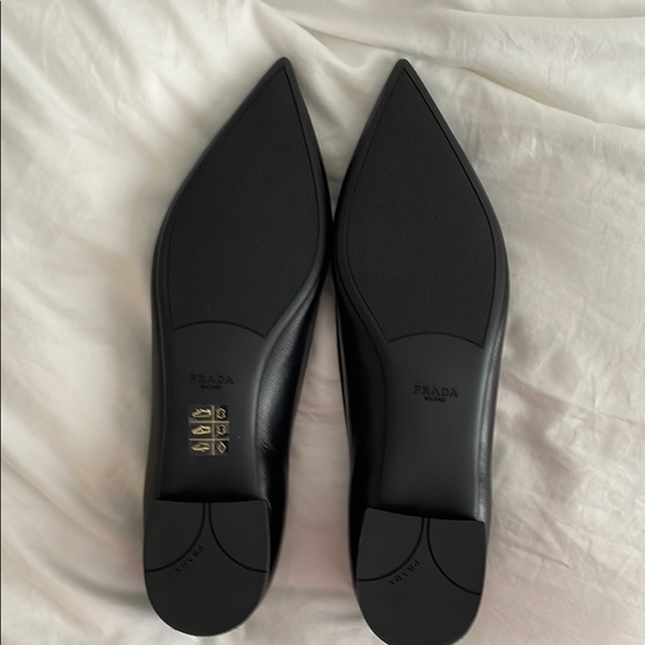 Authentic Prada Bow Logo Pointed Toe Flat - Picture 5 of 7